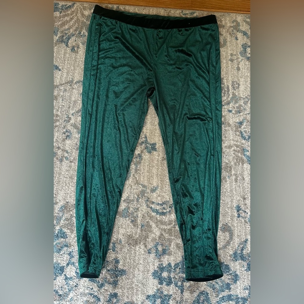 NO BRAND SHOWN, size 4XL, Emerald Green Velvet-Looking Leggings